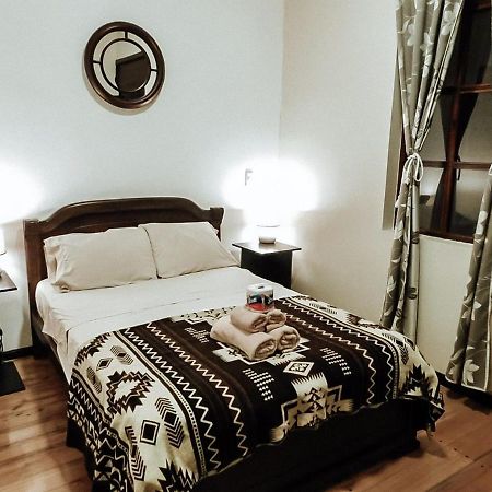 Hotel En El Centro Historico Куенка Екстериор снимка