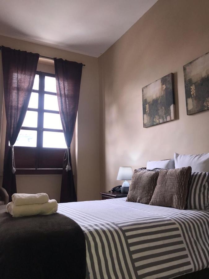 Hotel En El Centro Historico Куенка Екстериор снимка