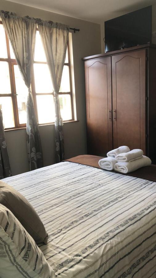 Hotel En El Centro Historico Куенка Екстериор снимка