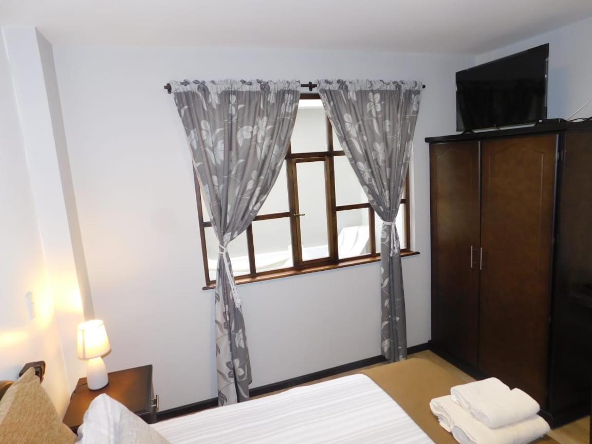 Hotel En El Centro Historico Куенка Екстериор снимка