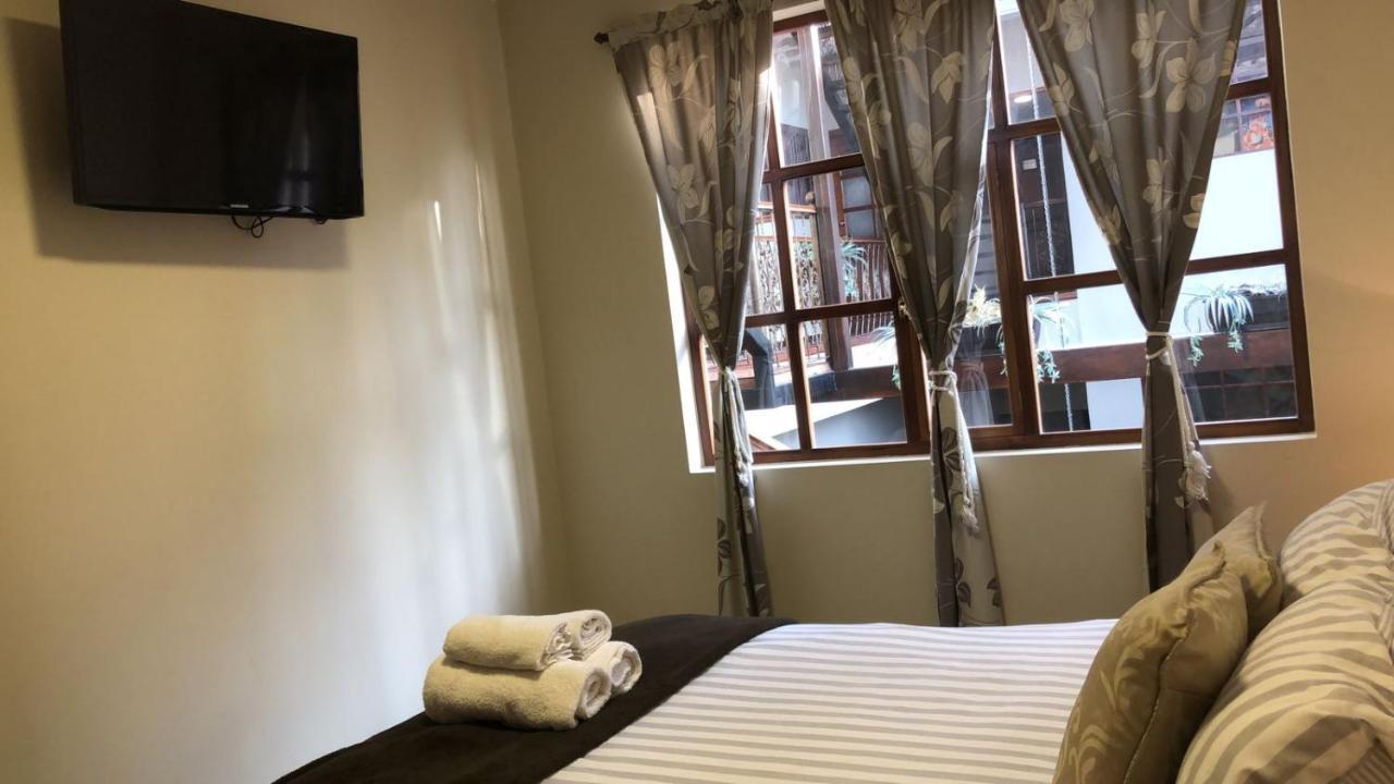 Hotel En El Centro Historico Куенка Екстериор снимка