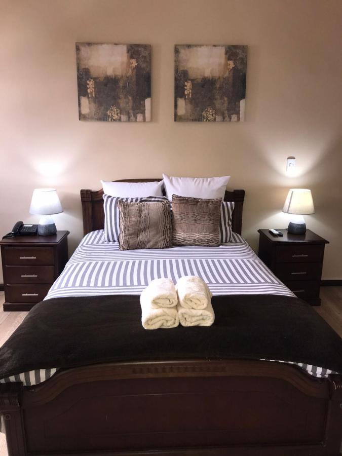 Hotel En El Centro Historico Куенка Екстериор снимка