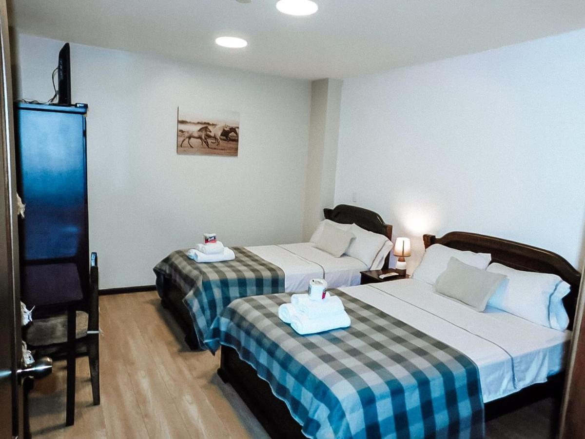 Hotel En El Centro Historico Куенка Екстериор снимка